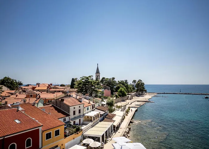 The Sea Lodges Novigrad - Bootshaus Floating Sea House