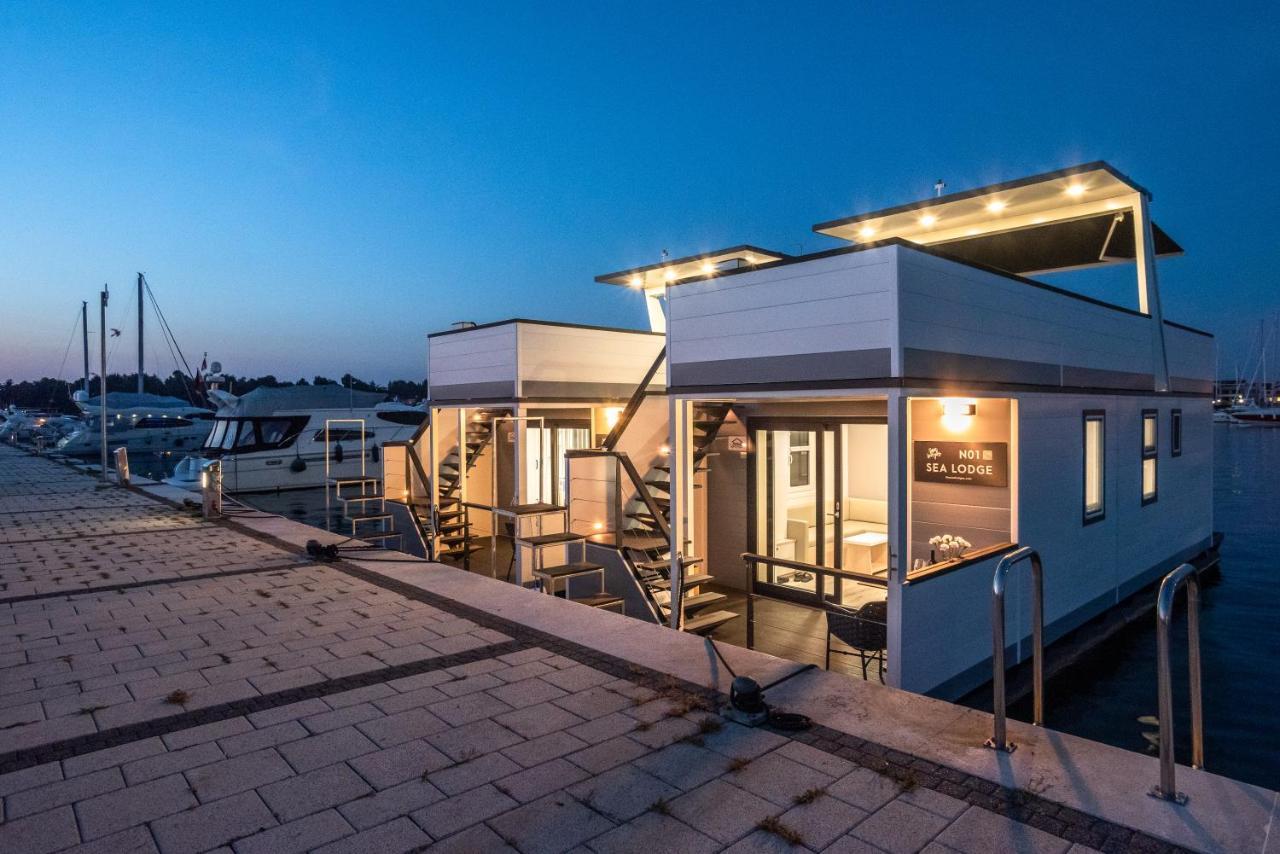 Botel The Sea Novigrad - Bootshaus Floating Sea House