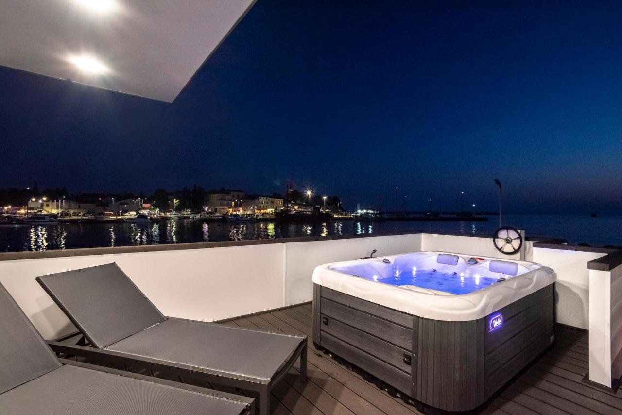 The Sea Novigrad - Bootshaus Floating Sea House *