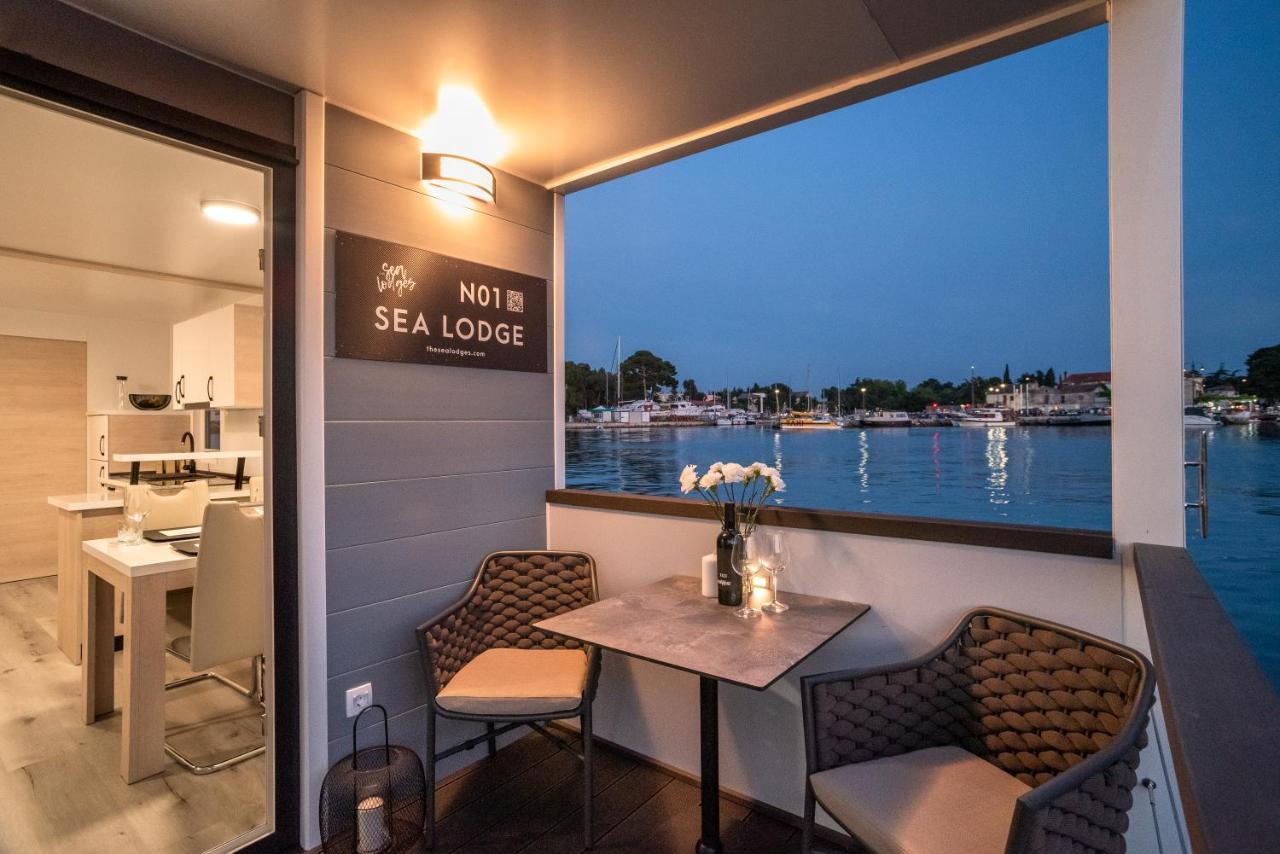The Sea Novigrad - Bootshaus Floating Sea House Botel *