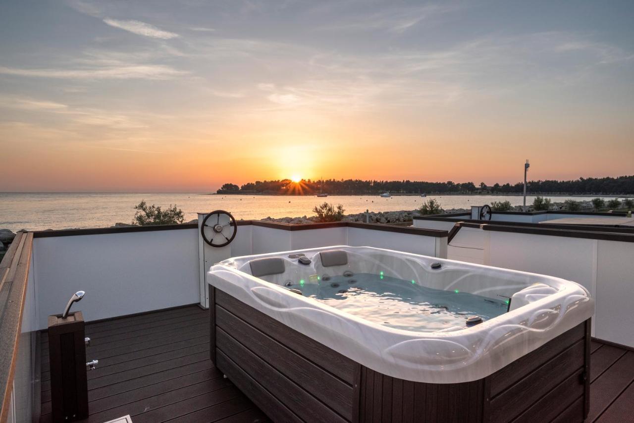 The Sea Novigrad - Bootshaus Floating Sea House * Novigrad (Istria)