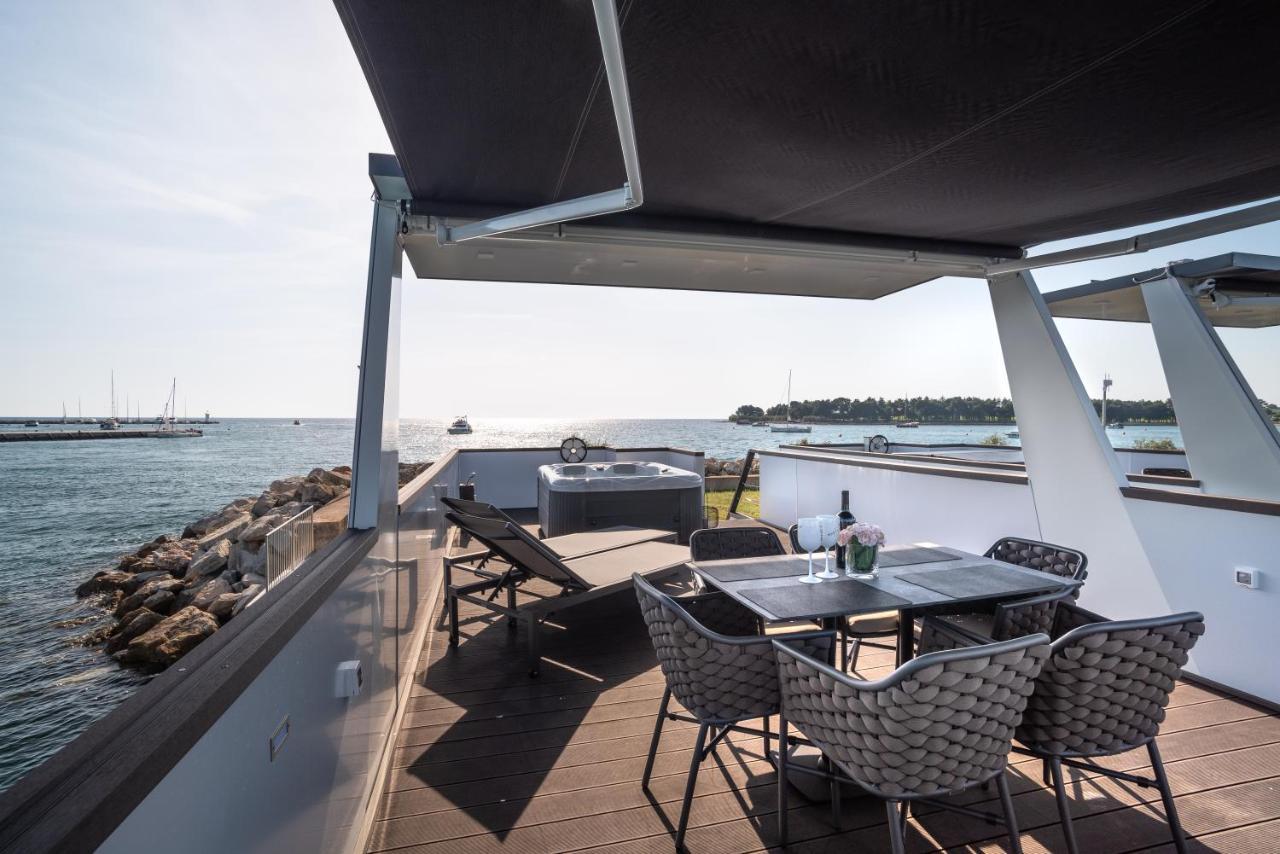 The Sea Novigrad - Bootshaus Floating Sea House *
