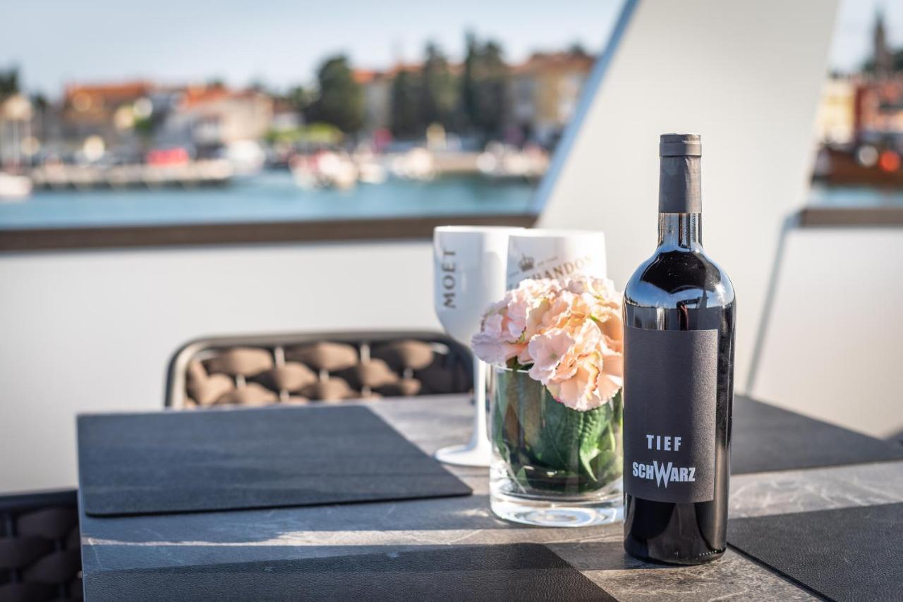 The Sea Novigrad - Bootshaus Floating Sea House