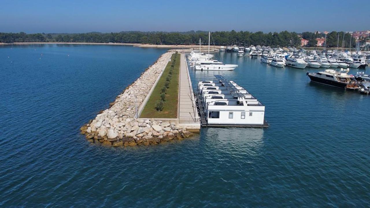 The Sea Novigrad - Bootshaus Floating Sea House Botel Novigrad (Istria)