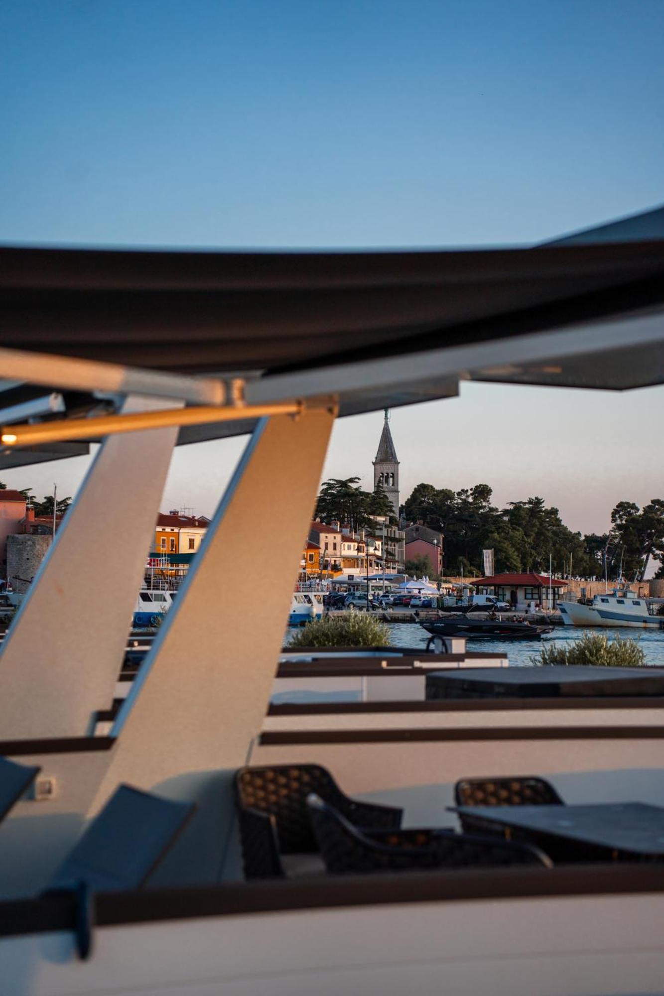 The Sea Novigrad - Bootshaus Floating Sea House Botel