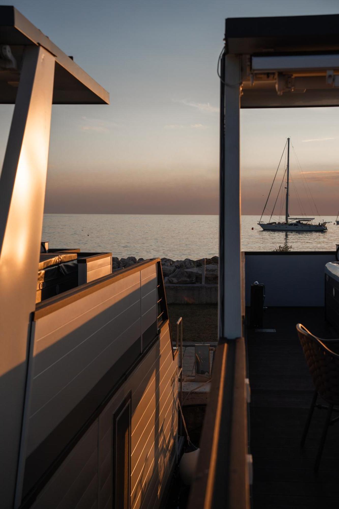 Botel The Sea Novigrad - Bootshaus Floating Sea House Novigrad (Istria)