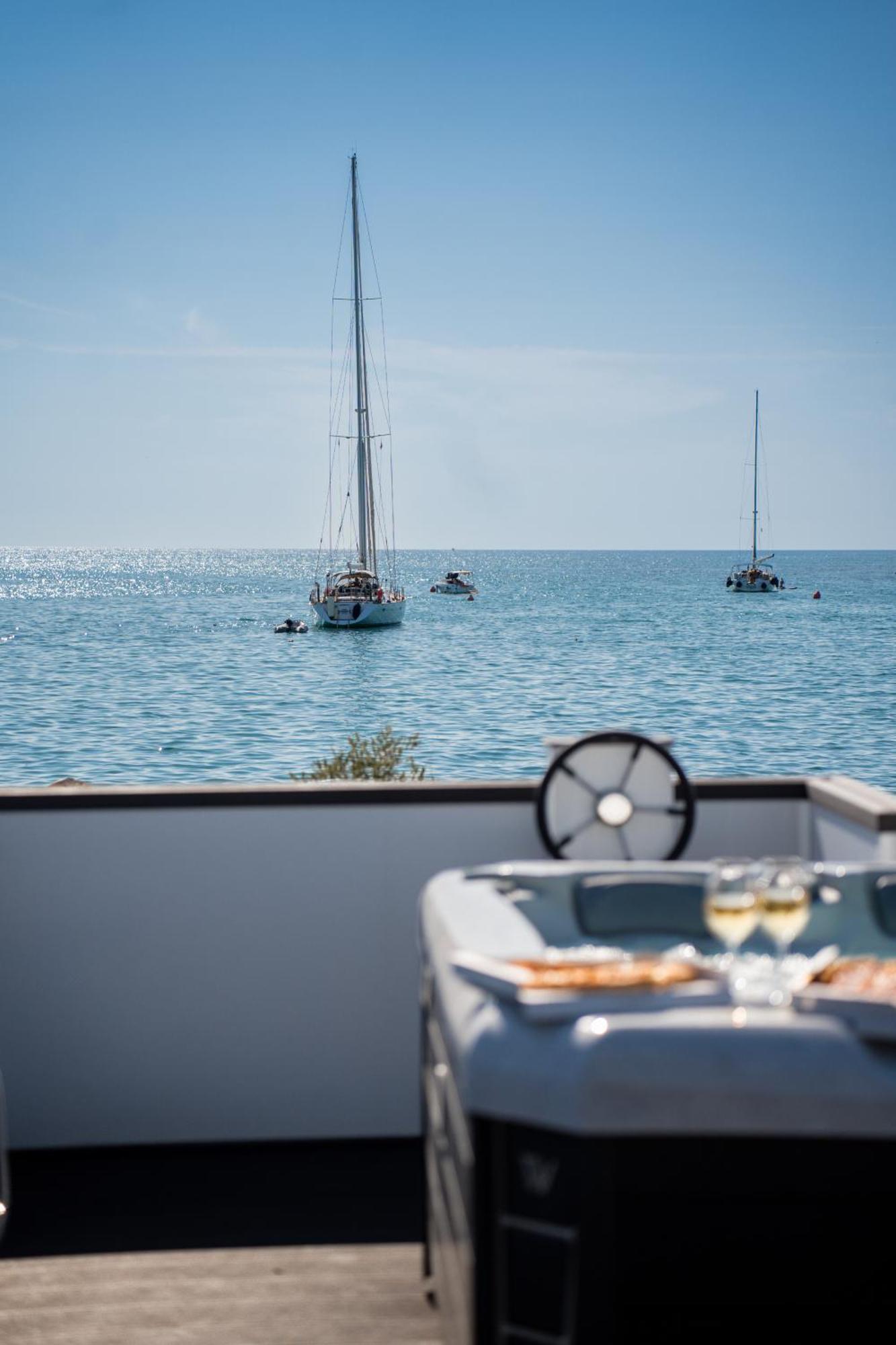The Sea Novigrad - Bootshaus Floating Sea House *