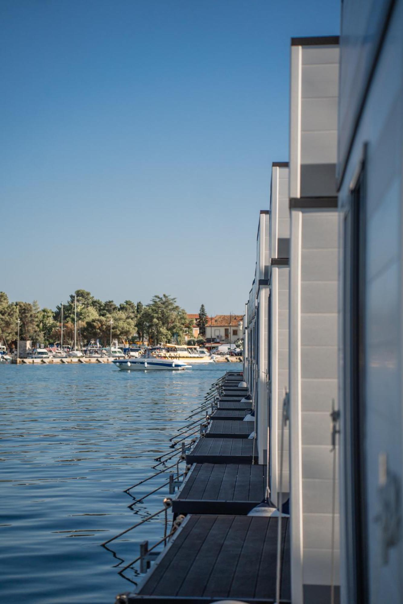 The Sea Novigrad - Bootshaus Floating Sea House * Novigrad (Istria)