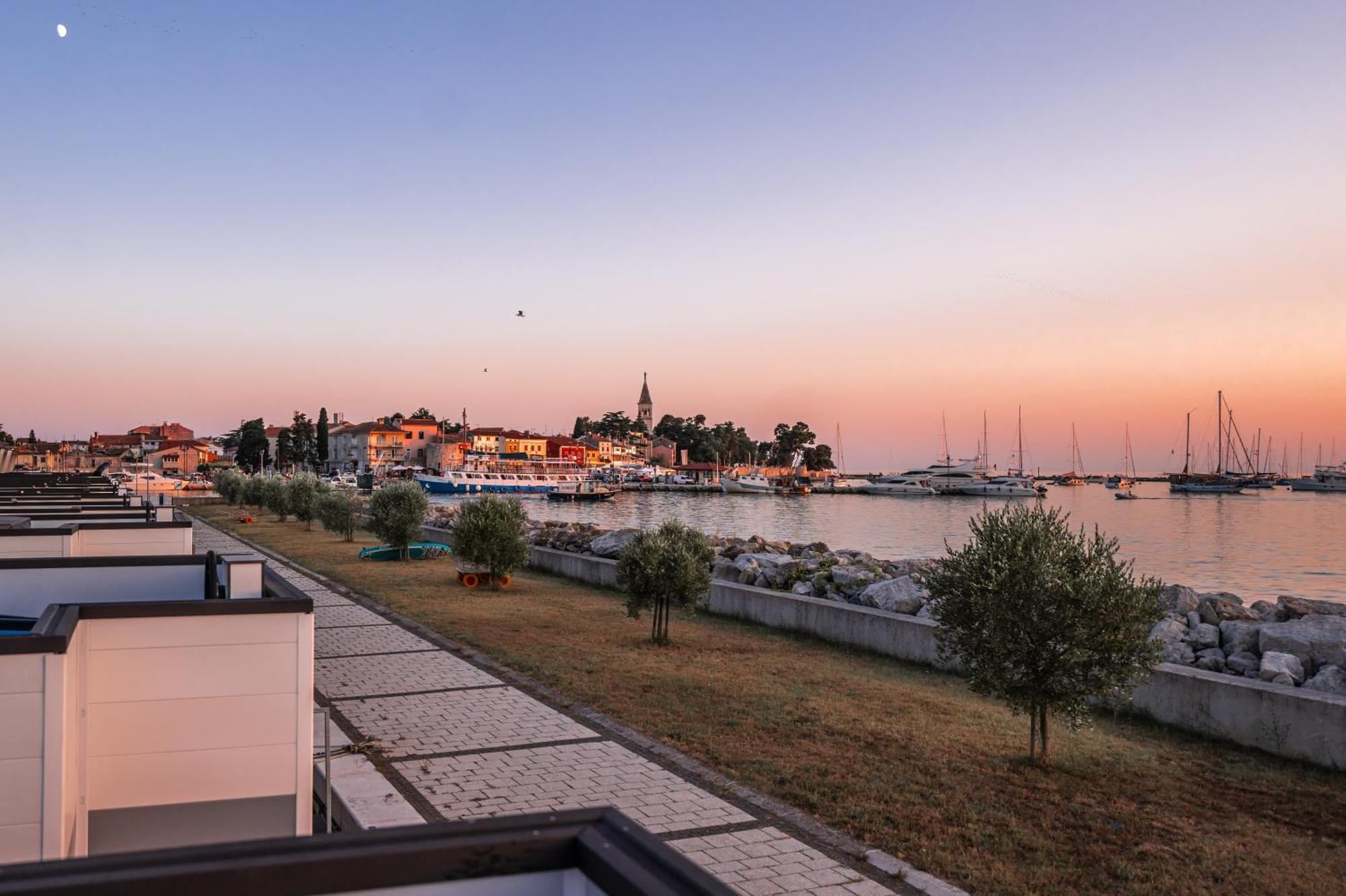 The Sea Novigrad - Bootshaus Floating Sea House