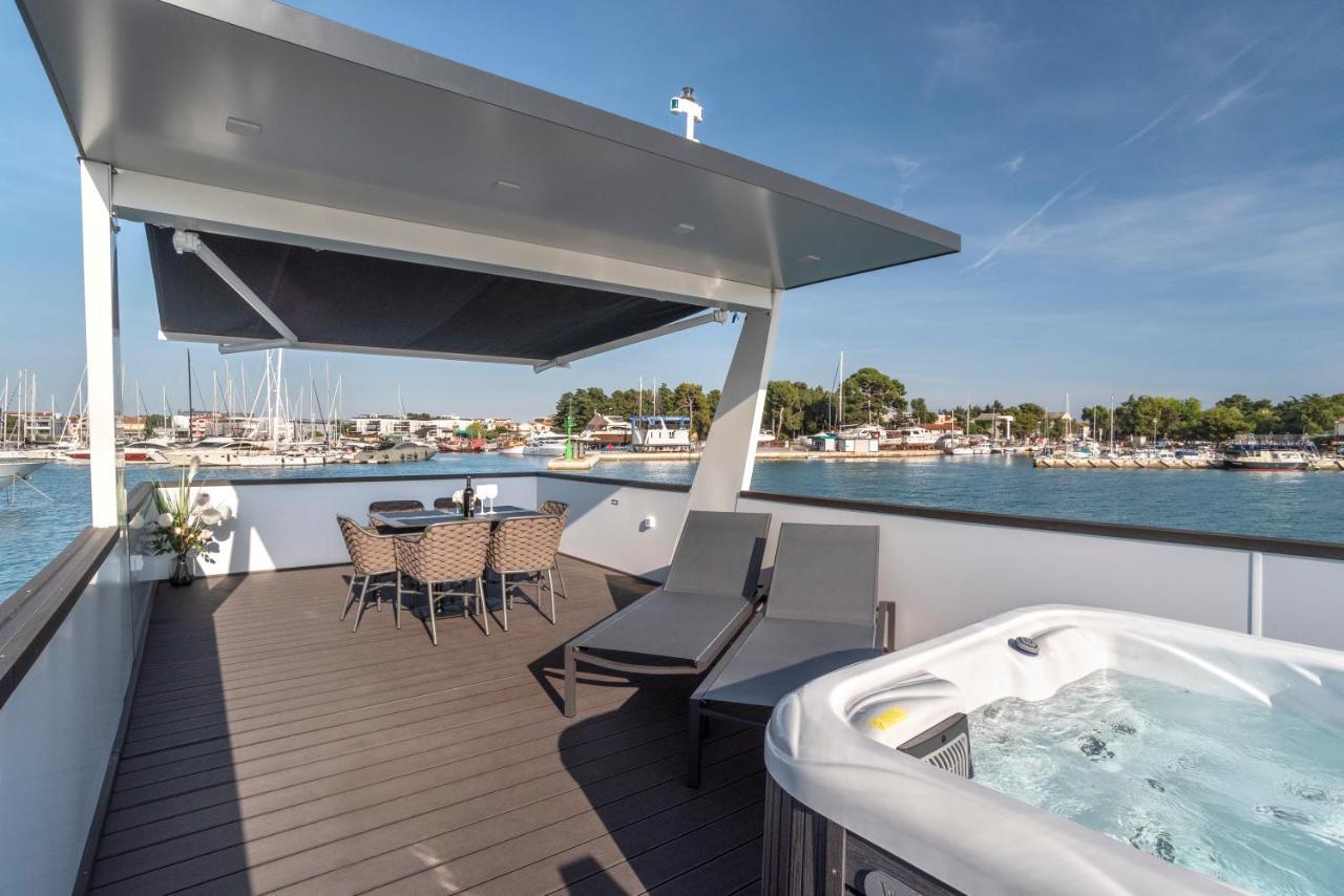 The Sea Novigrad - Bootshaus Floating Sea House Novigrad (Istria)